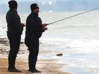 Erzin’de plajlar balıkseverlere kaldı