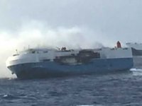 Pasifik Okyanusu'nda yanan ‘Sincerity Ace’ isimli gemideki 21 mürettebattan 16'sı kurtarıldı