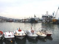 Marmara'da balıkçılar, lodos yüzünden denize açılamadı