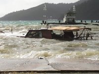 Göcek’te fırtına nedeniyle gezi teknesi battı