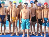 Siirtli öğrenciler, yarıyıl tatilinde yüzme öğreniyor