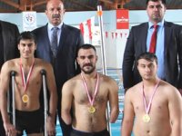 Türkiye 3.’sü olan engelli yüzücülere ödülleri verildi