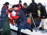 Dikili’de lastik botta 48 kaçak göçmen yakalandı