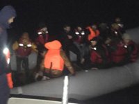 Gökçeada’da sürüklenen bottaki göçmenleri Sahil Güvenlik kurtardı
