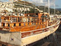 Kaş’ta tur tekneleri yeni sezona hazırlanıyor