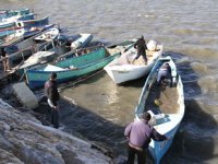 Balıkçılar, batma tehlikesi olan tekneleri için seferber oldu