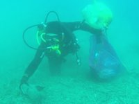 Bodrum'da dalgıçlar deniz dibini temizledi