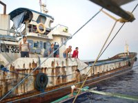 Filipinler, Çin teknelerinin varlığını protesto etti