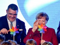 Baltık Denizi'nin en büyük rüzgar enerji santrali açıldı