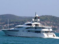 'Graceful' isimli süper lüks yat, İstanbul Boğazı’ndan geçti