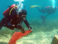 Bodrum'da dalgıçlar deniz dibini temizledi