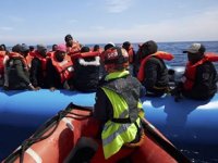 Tunus açıklarında göçmenleri taşıyan tekne battı: 50 ölü
