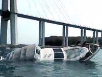 Rusya’da batık gemiye takılan tekne battı