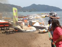 Marmaris’te su sporları merkezini ateşe verdiler