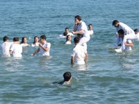 MEÜ Denizcilik MYO öğrencileri, mezuniyetlerini denizde kutladılar