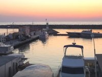 Kuşadası’nda 26 göçmen ve 3 insan kaçakçısı yakalandı