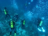 Karaburun su altı güzellikleriyle turist çekiyor