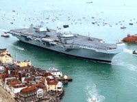 HMS Queen Elizabeth savaş gemisinde sızıntı tespit edildi