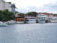 Erdek’te yüzer restoranlara ‘balıkçı barınağına çekilin’ uyarısı yapıldı
