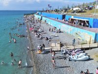 Tuşba Belediyesi’nin 'Mavi Bayraklı’ plajında sezon açıldı