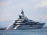 ‘Al Lusail’ isimli lüks yat, Bodrum’a demir attı