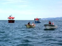 Sürmene’de tekne balıkçıları, mazot ödülü için yarıştı