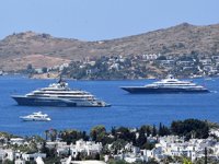 Mega yatlar, Bodrum'a demir attı