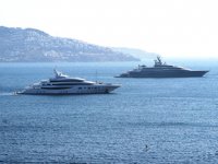 Mega yatlar, ucuz yakıt için Ege kıyılarına akın ediyor