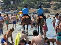 Atlı Jandarma ekibi, Çeşme plajlarında göreve başladı