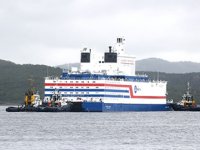 Yüzer Nükleer Santrali Akademik Lomonosov, Murmansk’tan Pevek’e doğru yola çıktı