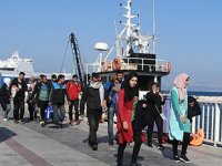 Çeşme'de 266 düzensiz göçmen ve 2 organizatör yakalandı