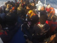 İzmir'de 55 düzensiz göçmen yakalandı