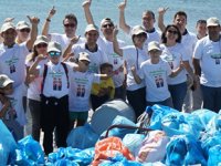 Doğa dostu Araslar, Çeşme’de kıyı temizliği yaptı