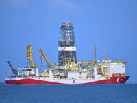 ‘Yavuz’ sondaj gemisi, Taşucu Limanı açıklarına demirledi