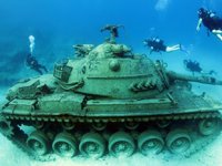 Akdeniz'in derinliklerindeki tank ilgi görüyor