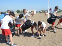 Öğrenciler, ‘Mavi Bayraklı Lara Plajı’nda çevre temizliği yaptı