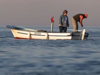 Akçakocalı balıkçılar havanın soğumasını bekliyor