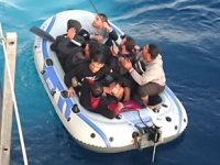 Bodrum’da lastik botla kaçmaya çalışan 18 göçmen yakalandı