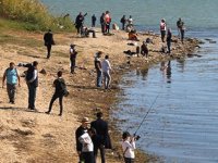 Büyükçekmece’de balıkçılar en büyük turna balığı için olta attı