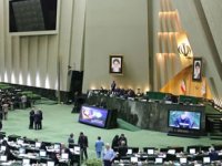 İran Meclisi'ne 'Hazar Denizi Suyu' protestosu damga vurdu