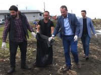 Akçaabat sahili çöplerden temizledi
