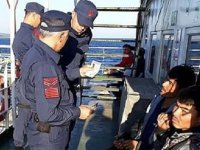 Sahil Güvenlik ekipleri, feribotlarda kimlik kontrolü yaptı