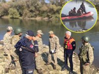 AFAD, yasak bölgede 60 şişme bot toplayıp imha etti