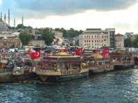 Eminönü’nde balık ekmek satan 3 tekne boşaltılacak