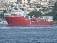 İtalya, 104 göçmenin Pozzallo Limanı’na girişine izin verdi