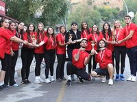 Emanet botla çıktıkları yolda şampiyonluğu kaptırmadılar