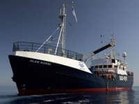 Akdeniz'de kurtarılan göçmenler güvenli liman bekliyor