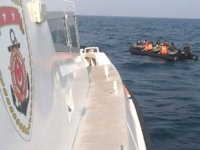 Sürüklenen bottaki 28 kaçak göçmen kurtarıldı