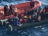 Dikili ve Menderes'te 79 kaçak göçmen yakalandı