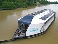 Boyan Slat, nehirlerdeki plastik atıkları toplayacak bir makine geliştirdi